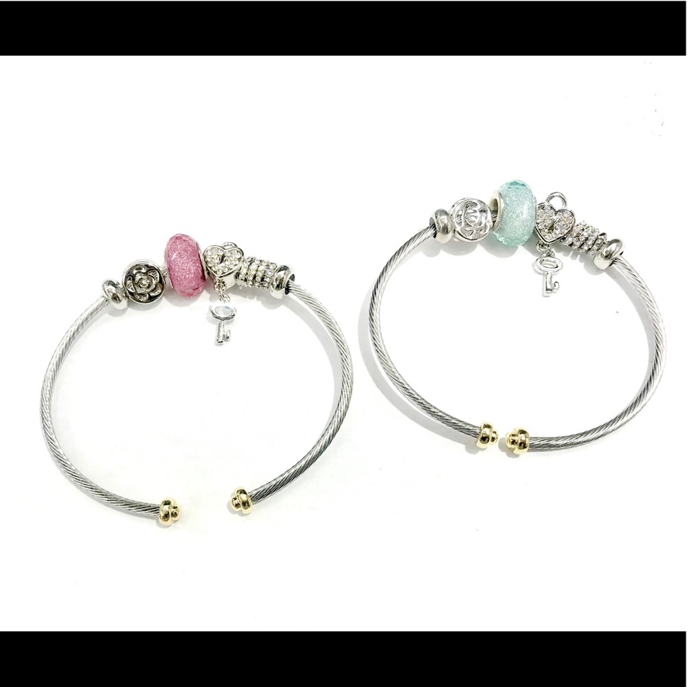 Fashion Jewelry Multiple Charms Cuff Bangle Brac.